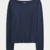 Long-Sleeve Seamless Fabric Slash-Neck Top