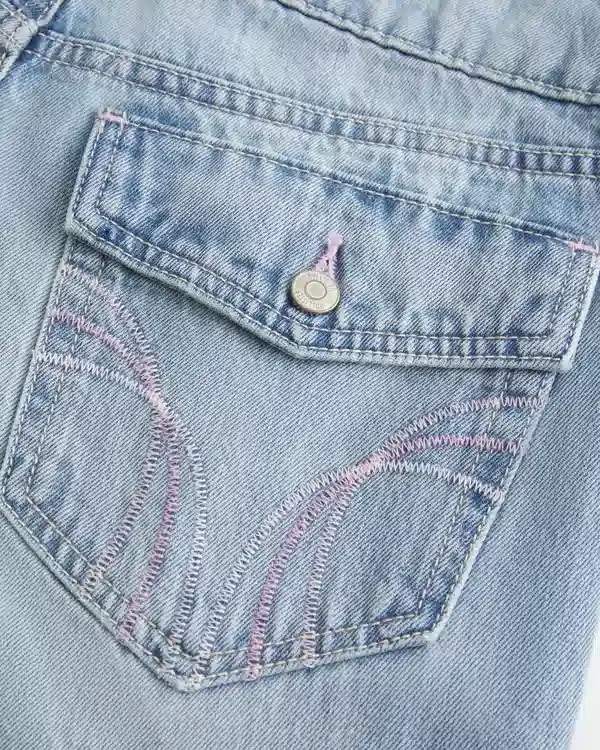 Low-Rise Y2K Light Wash Baggy Jeans Low-Rise Y2K Light Wash Baggy Jeans