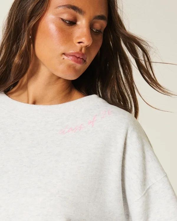 Oversized Class of ’26 Back Bow Sweatshirt Oversized Class of ’26 Back Bow Sweatshirt