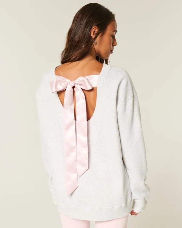 Oversized Class of ’26 Back Bow Sweatshirt Oversized Class of ’26 Back Bow Sweatshirt
